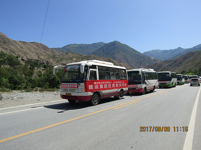 前往九寨溝抗震救災輸送旅客